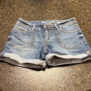 Wallflower Women's Classic Blue Cuffed Size 3 Jean Shorts